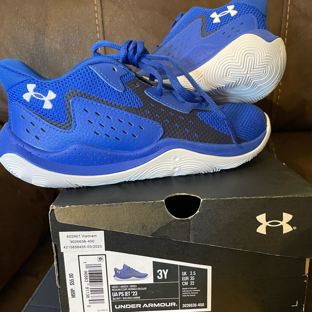 New Under Armour size 3 shoes
